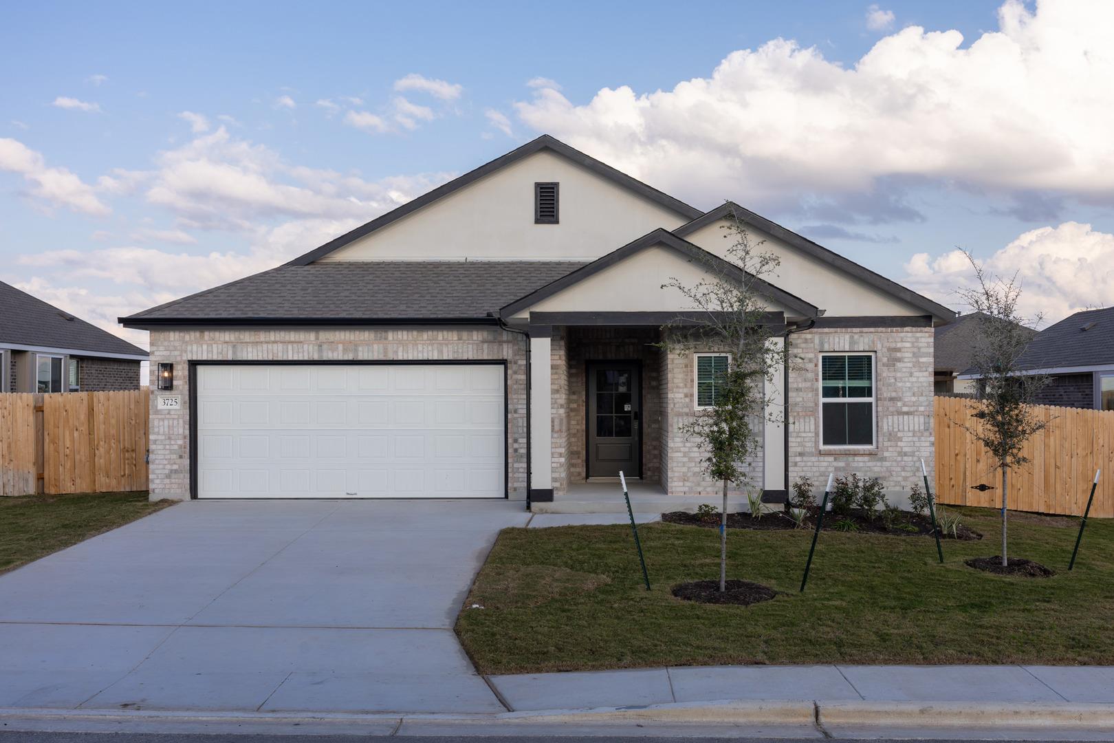 3725  Pin Oak Hls in Seguin