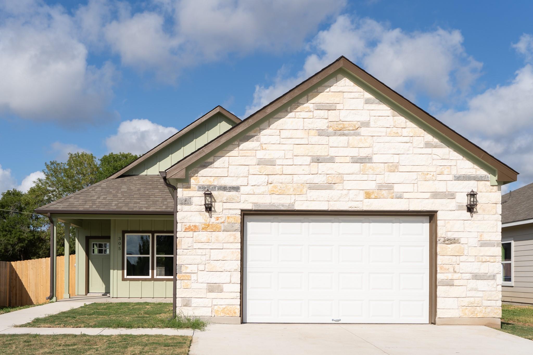 305  String Prairie Way in Smithville