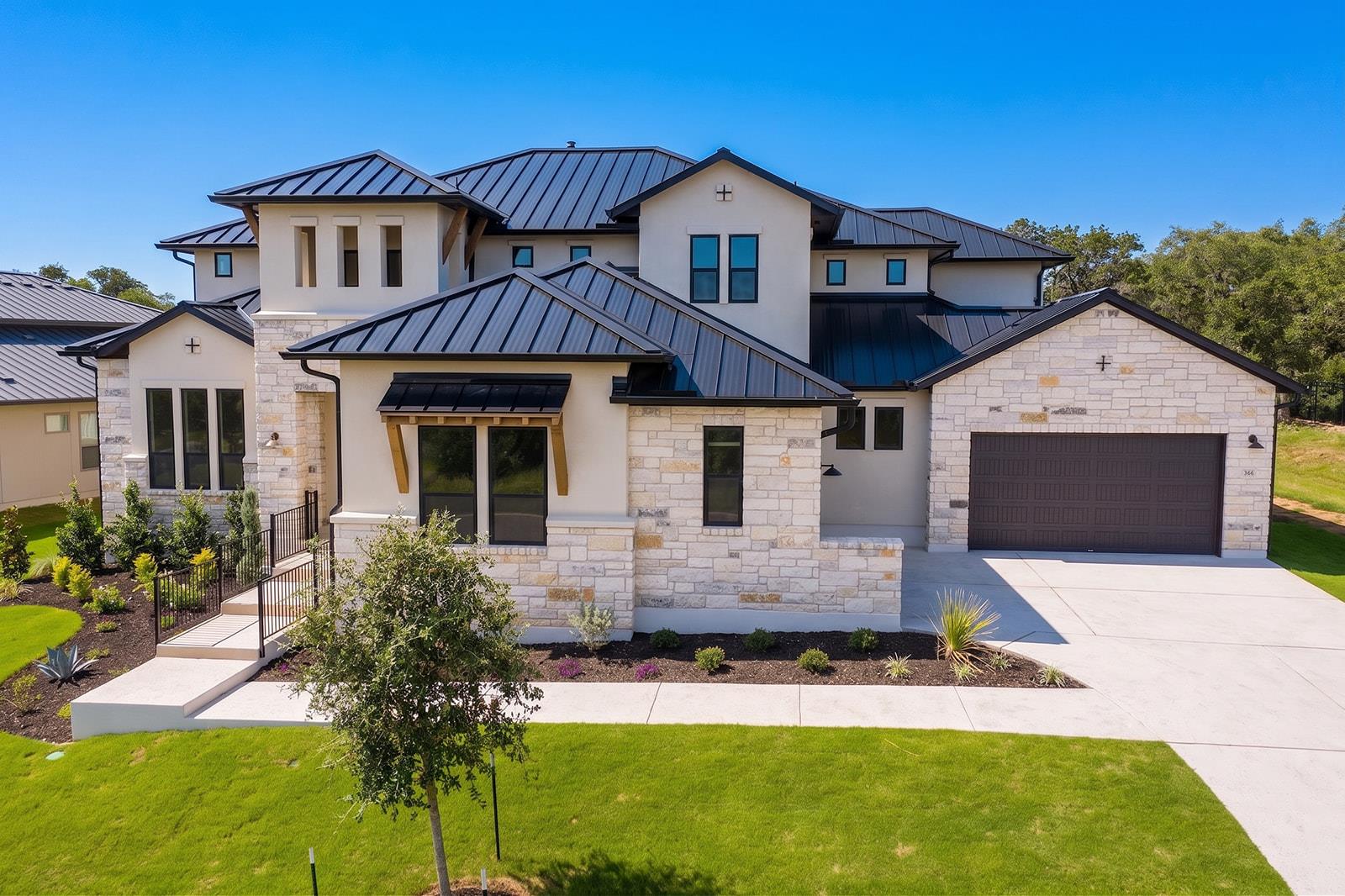 366  Crosswater Ln in Dripping Springs