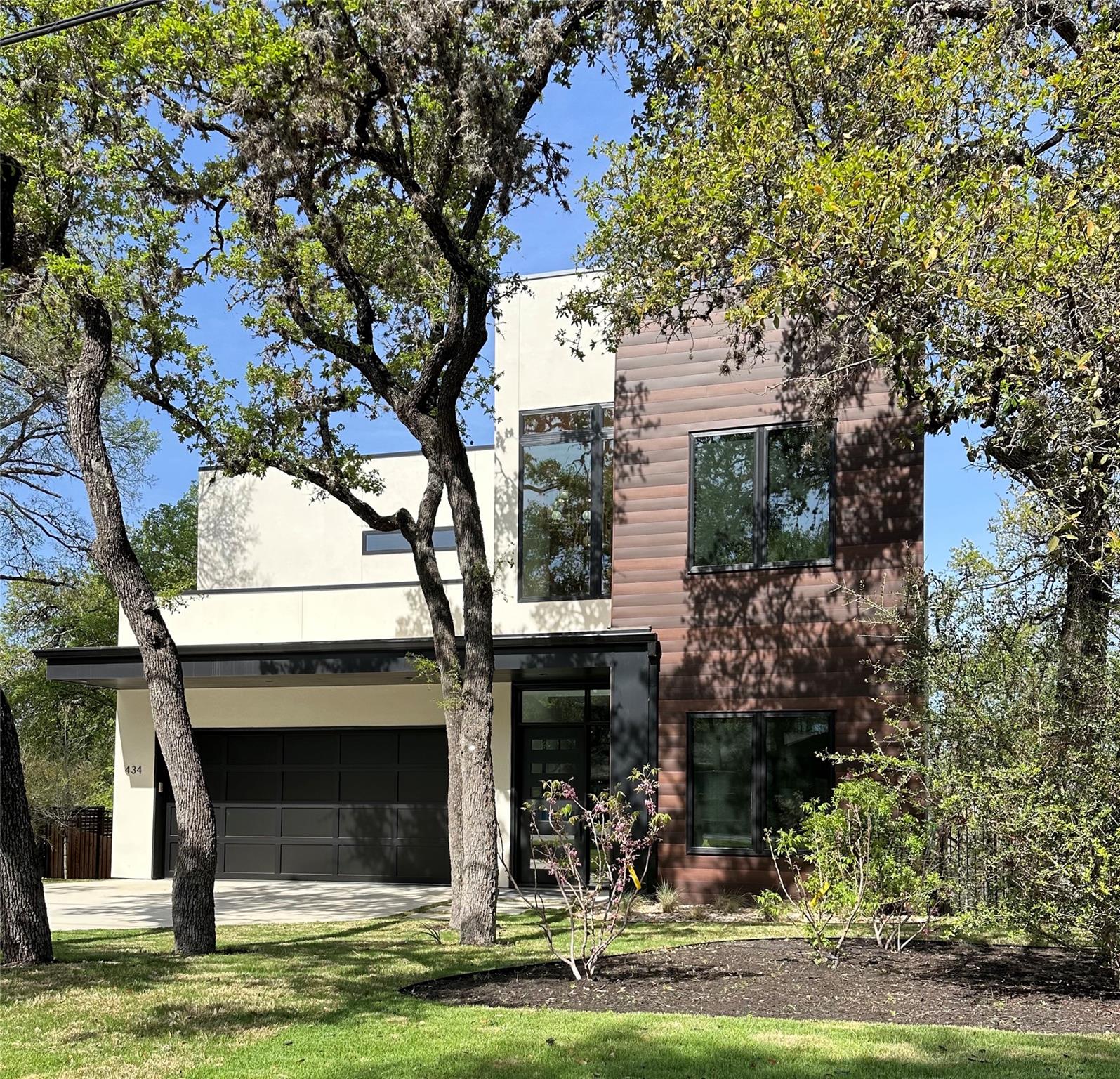 434  Brady Ln in West Lake Hills
