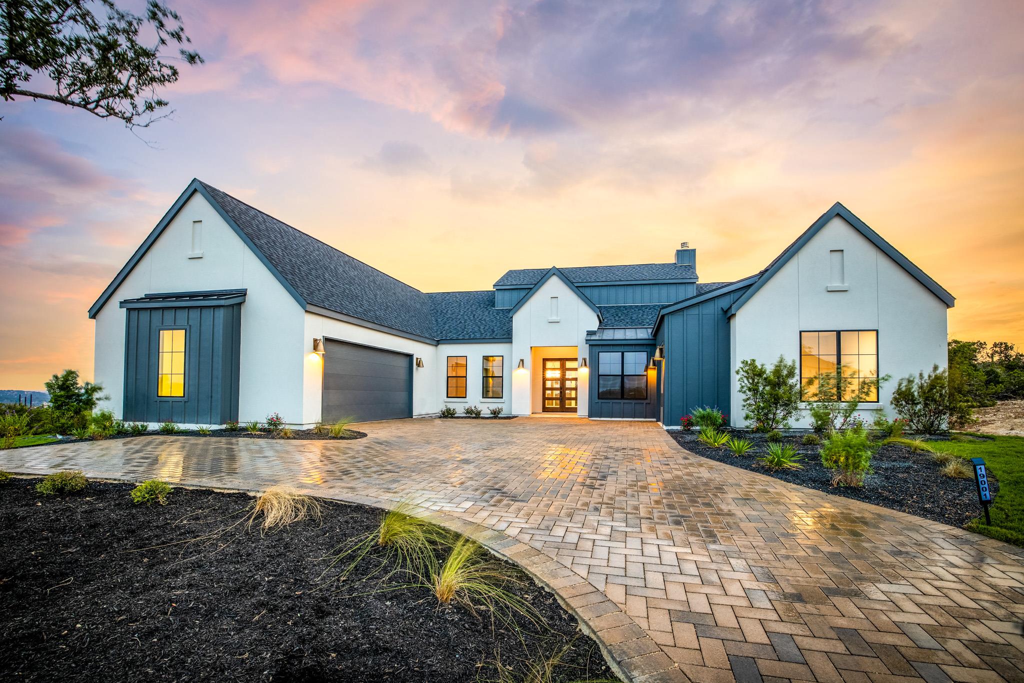 6513  Lavish Bnd in Jonestown