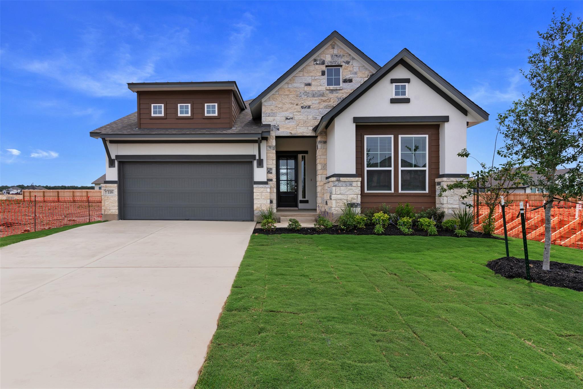 116  Monza Bnd in Liberty Hill