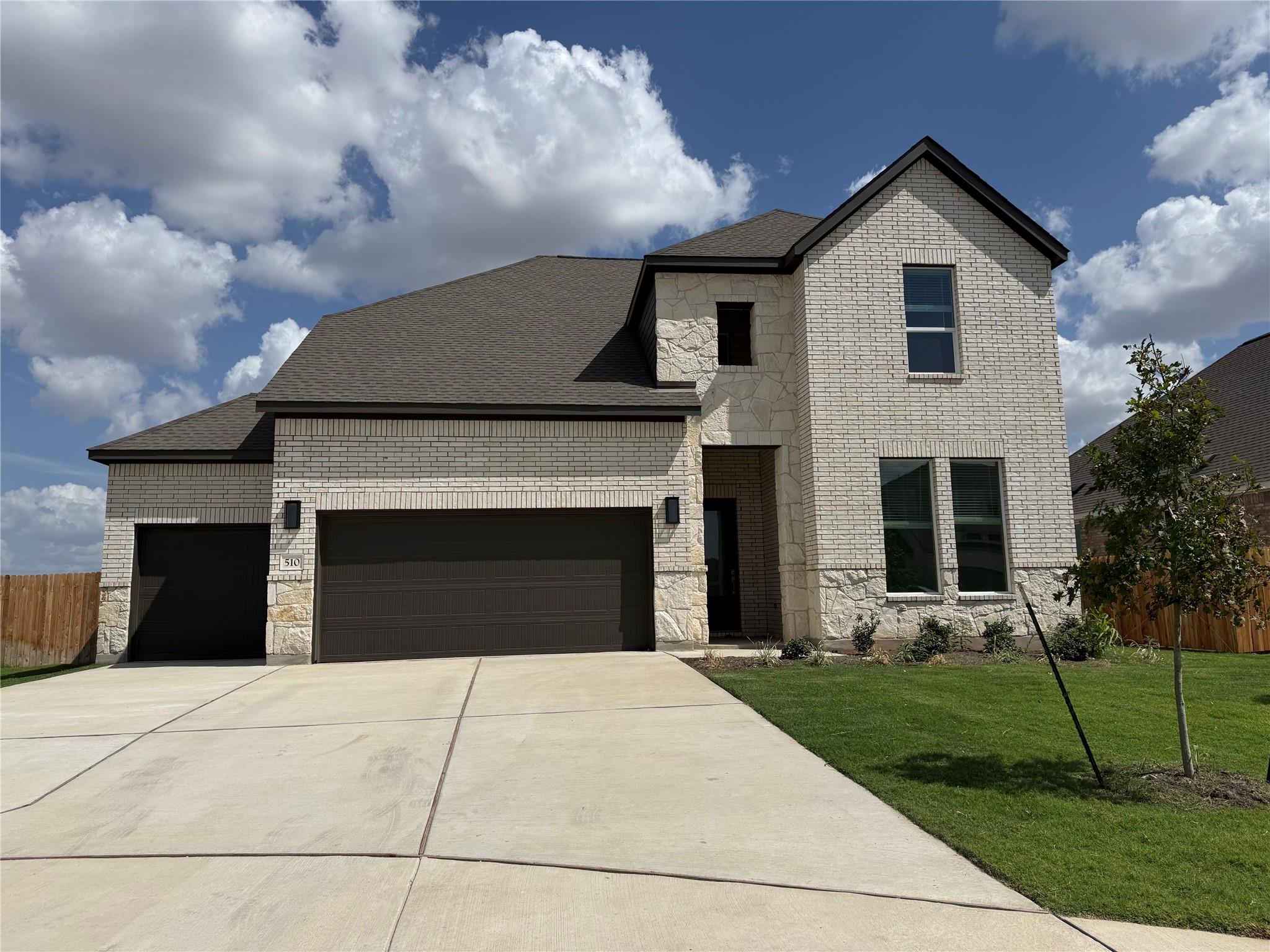 510  Corniche Cir in Hutto