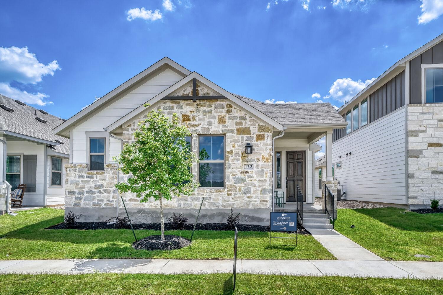 122  International St in Buda