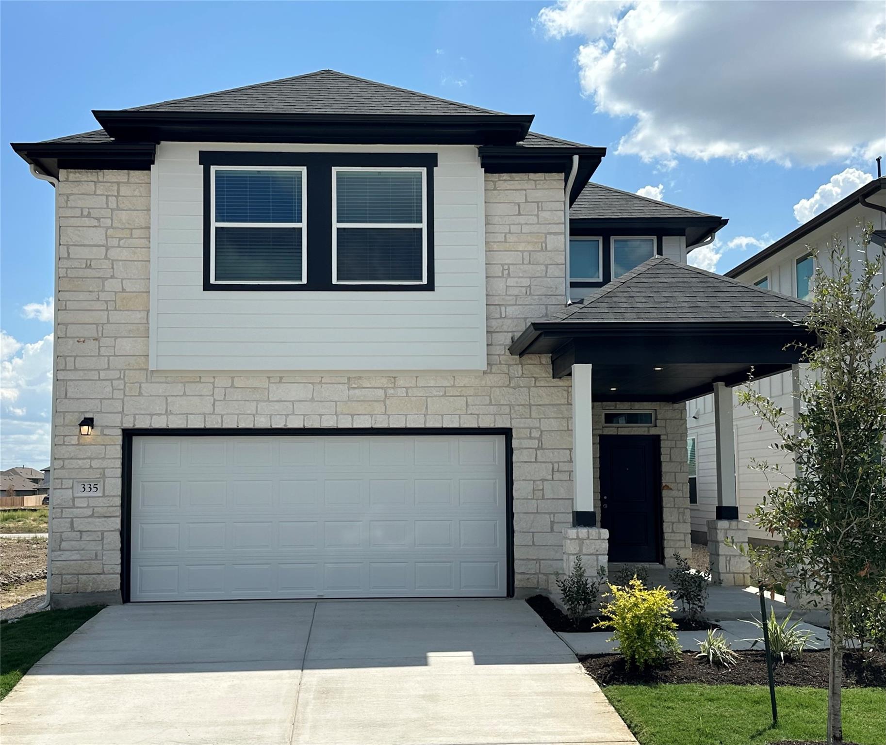 335  Young St in Buda