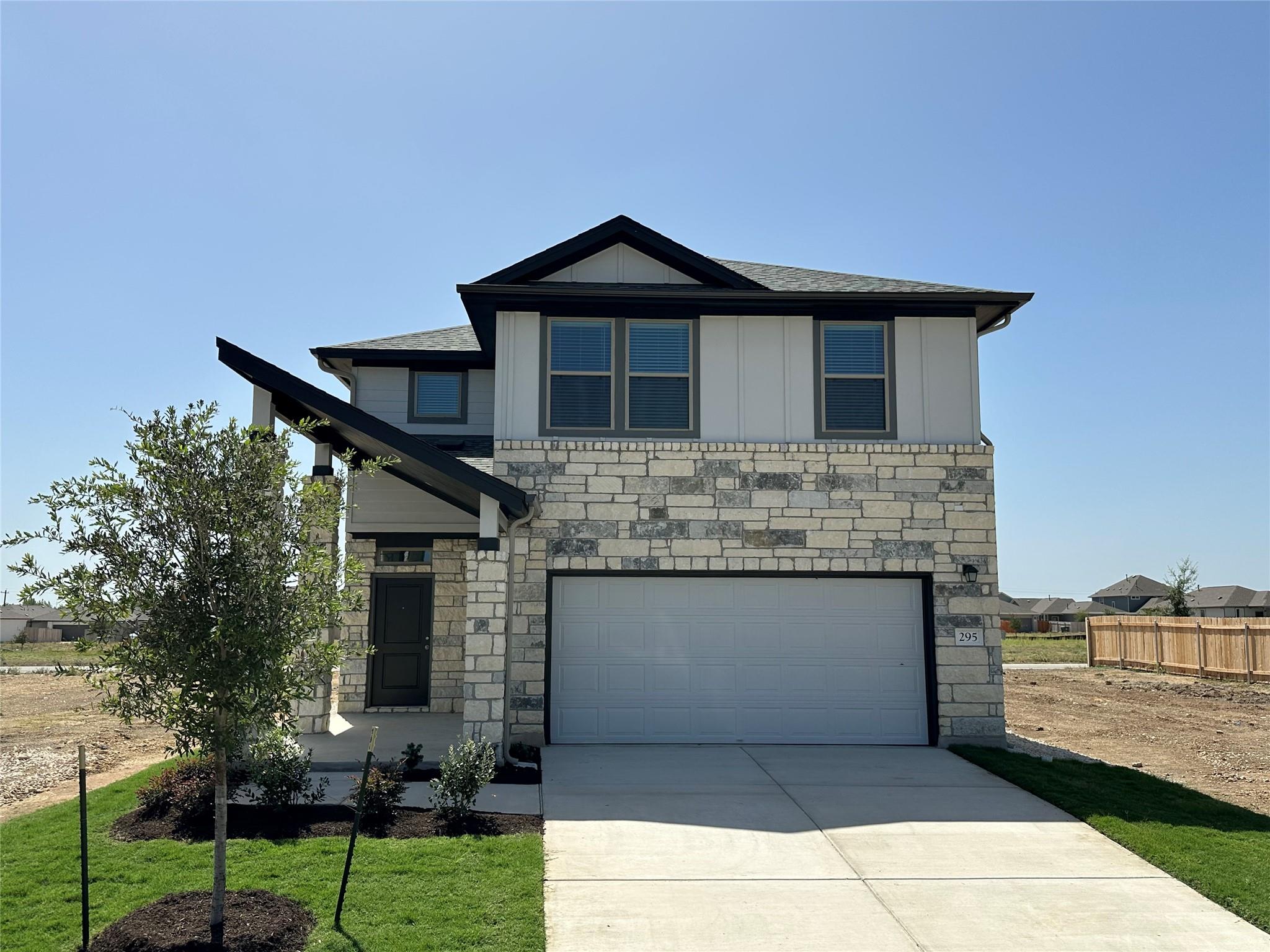295  Young St in Buda