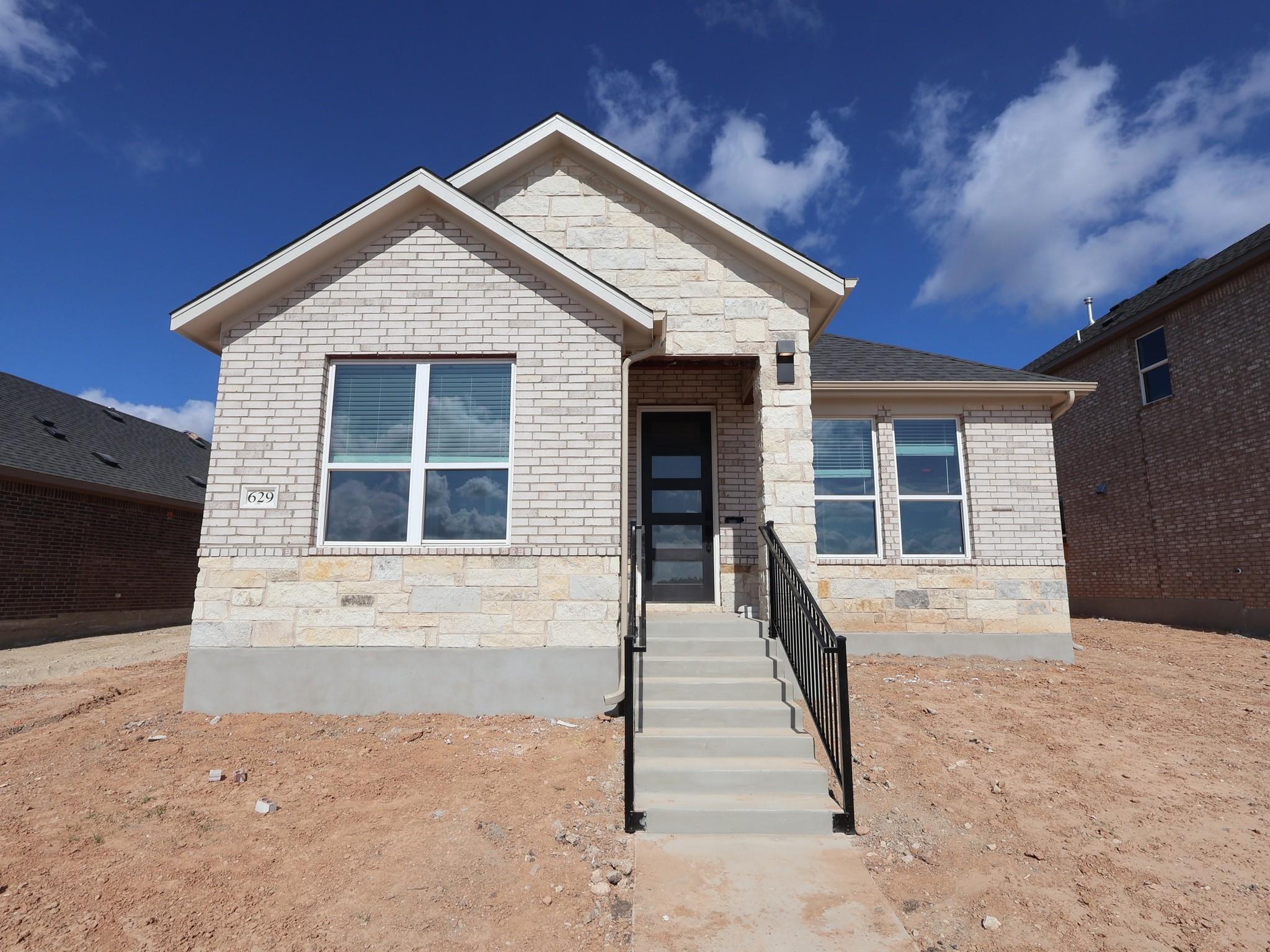 629  Clarissa St in Buda