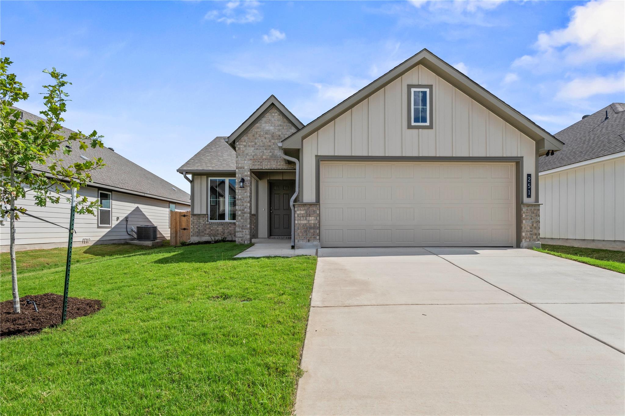 251  Gus Loop in Georgetown