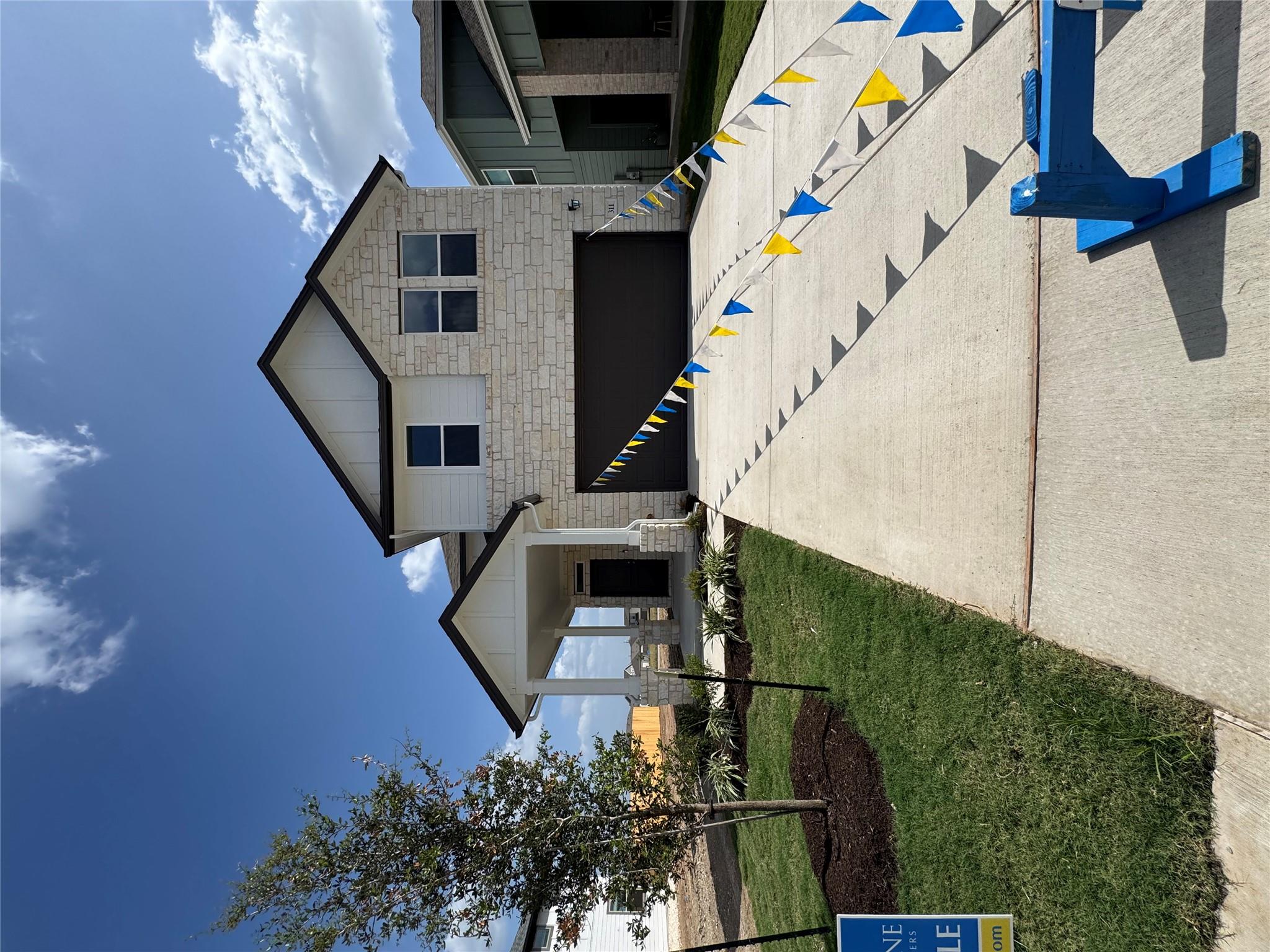 311  Young St in Buda