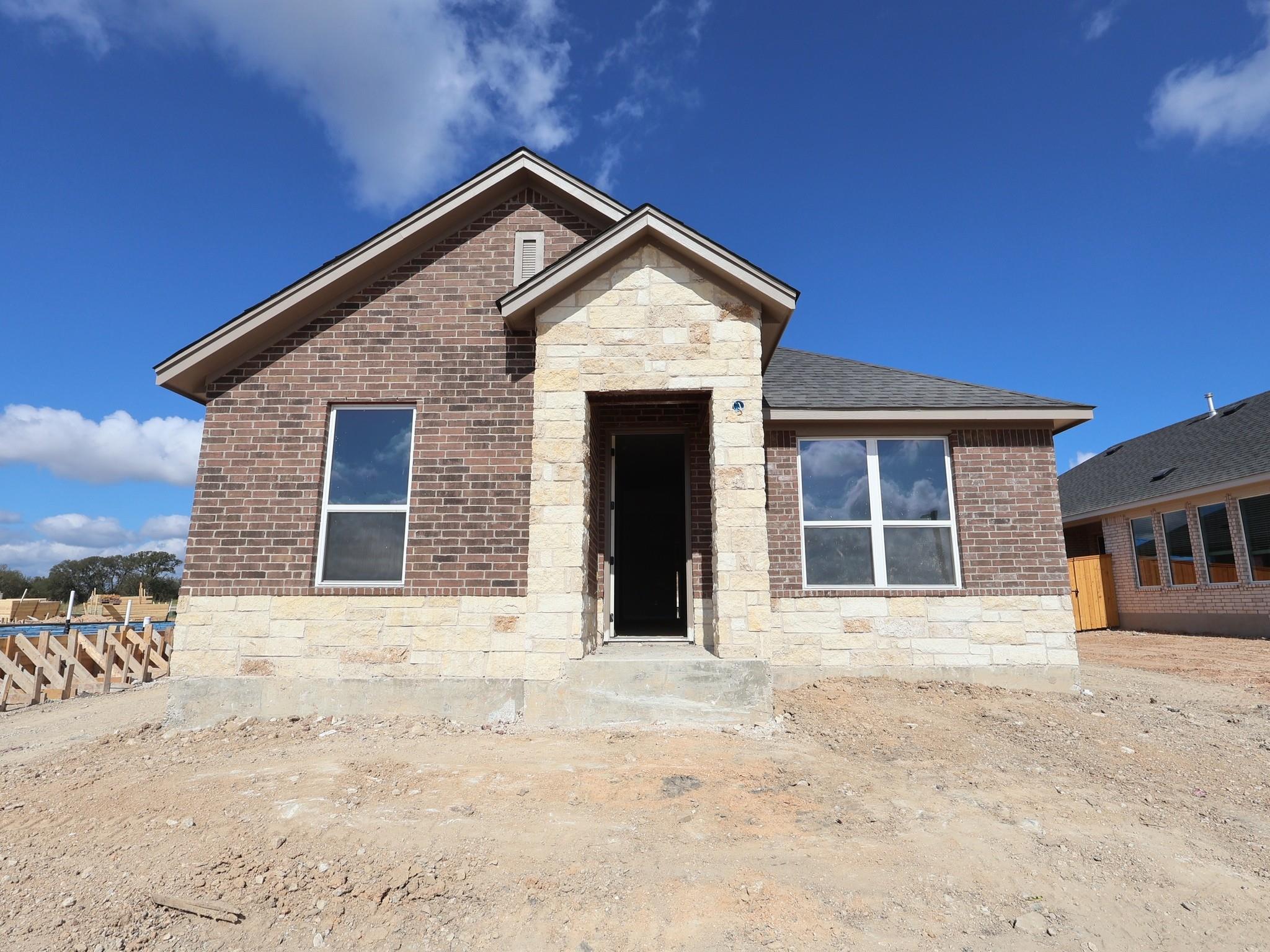609  Clarissa St in Buda