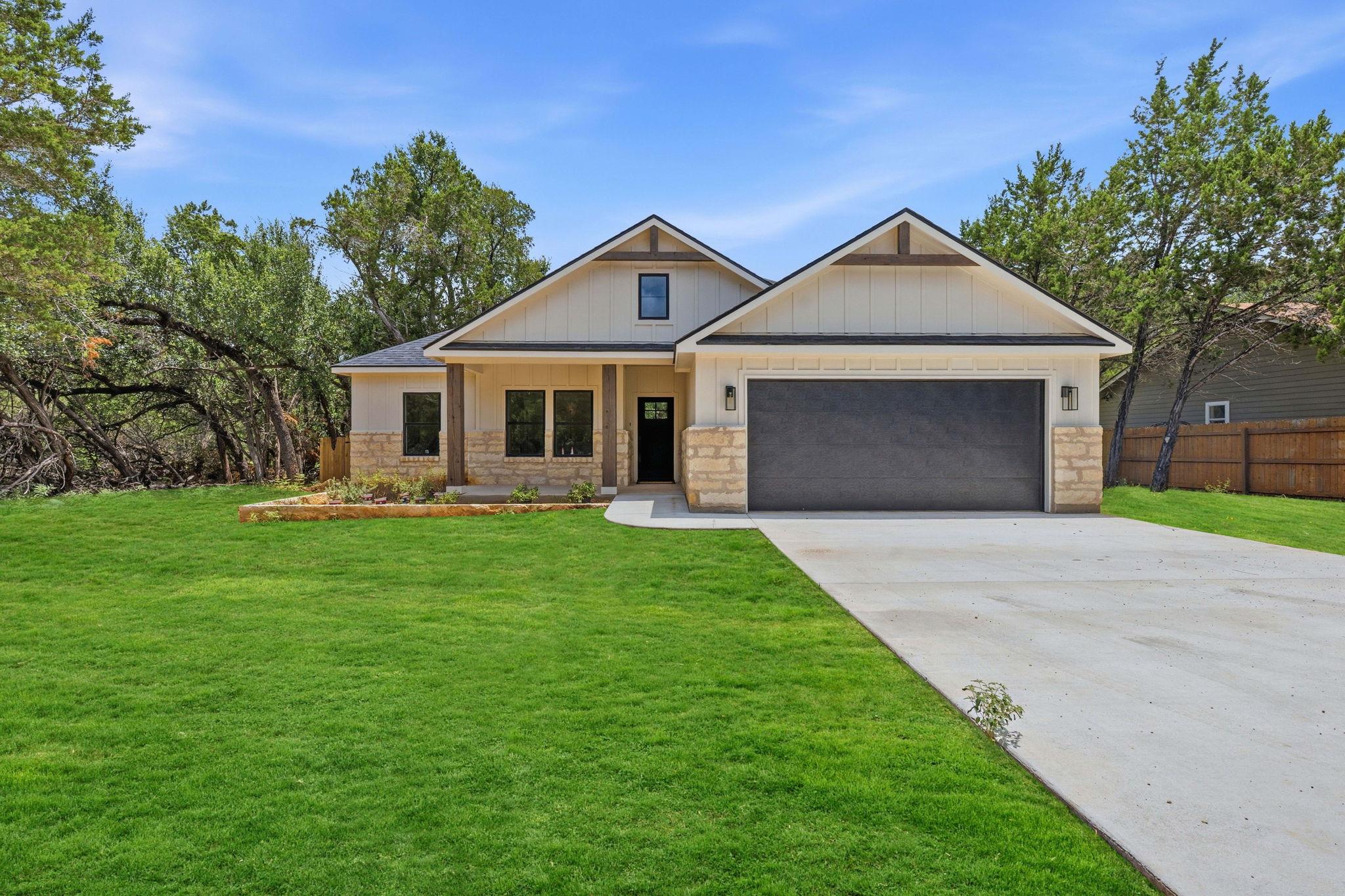 13  Country Place Dr in Wimberley
