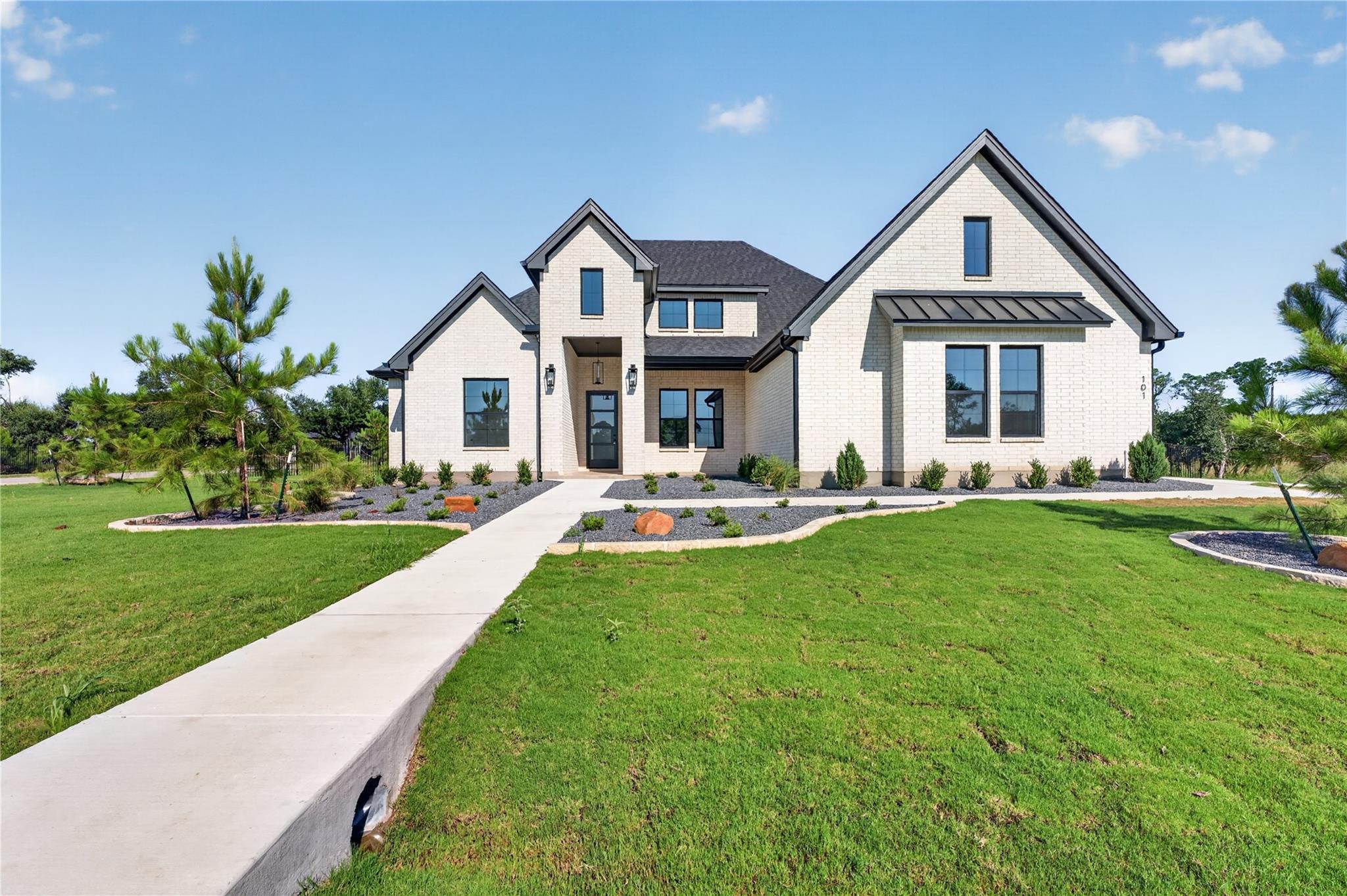 101  Lakeview Ct in Belton