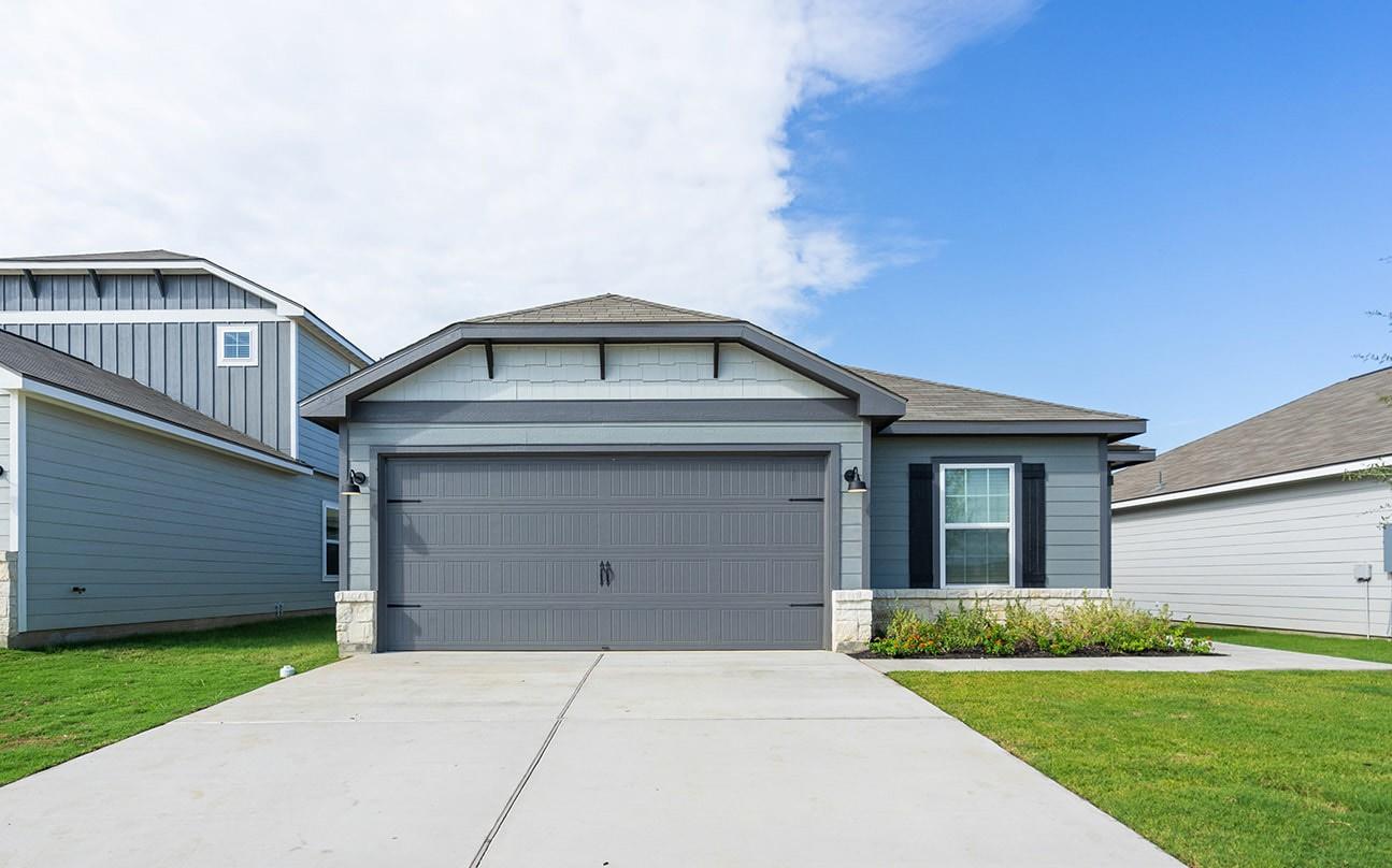 237 W Luna Blue Ln in Jarrell