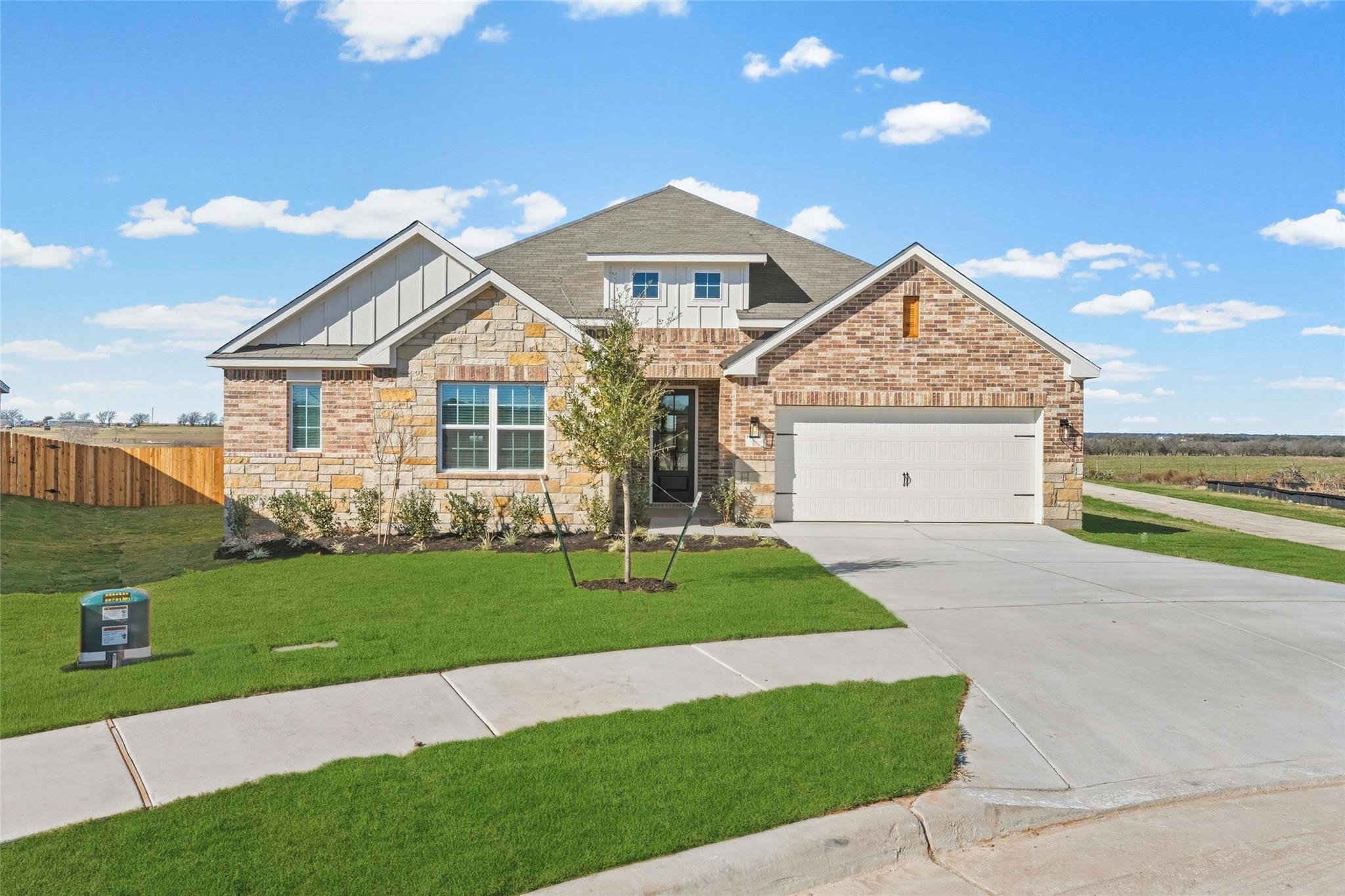 521 W Luna Blue Ln in Jarrell