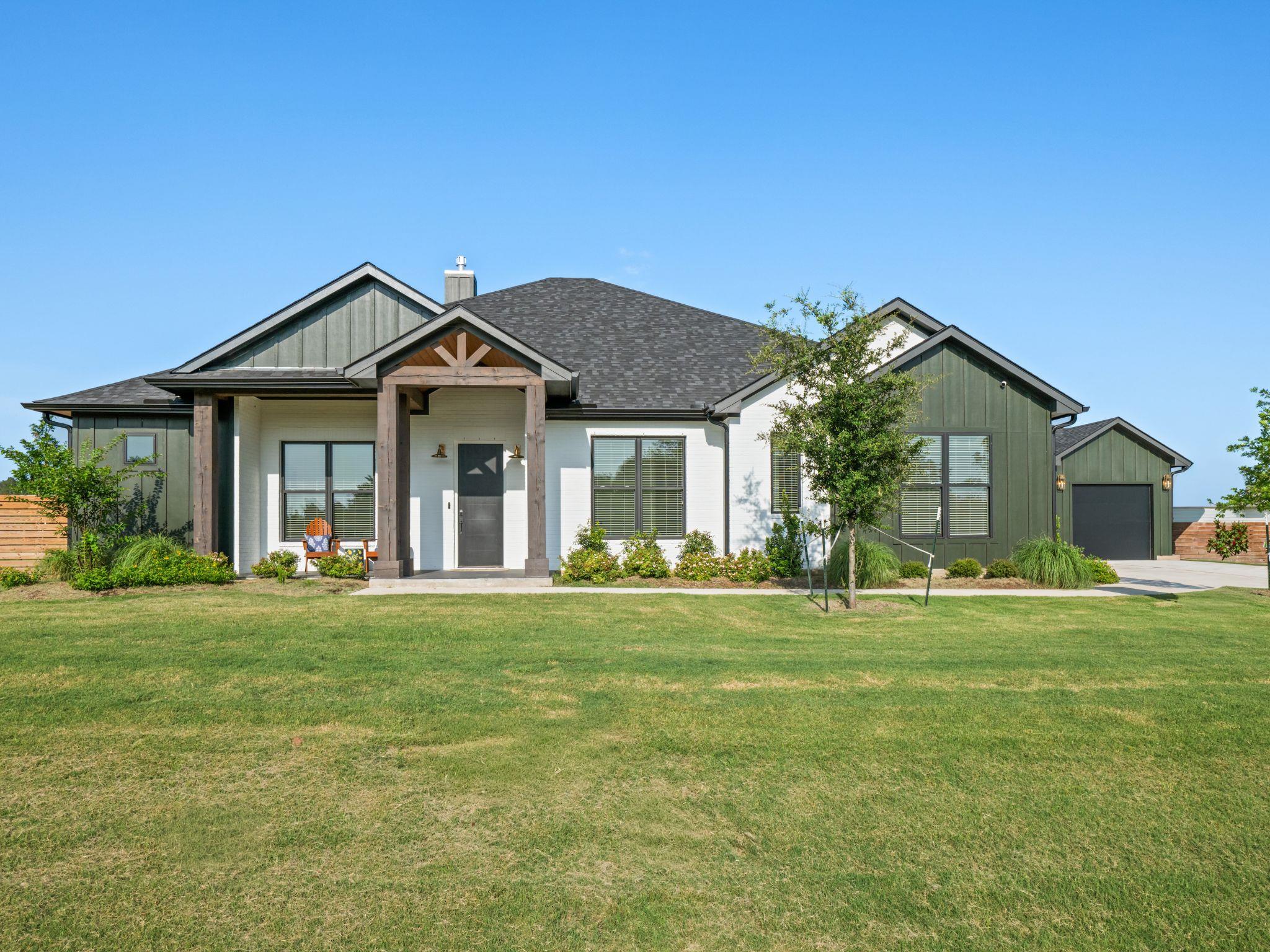 131  Hydrangea Dr in Smithville