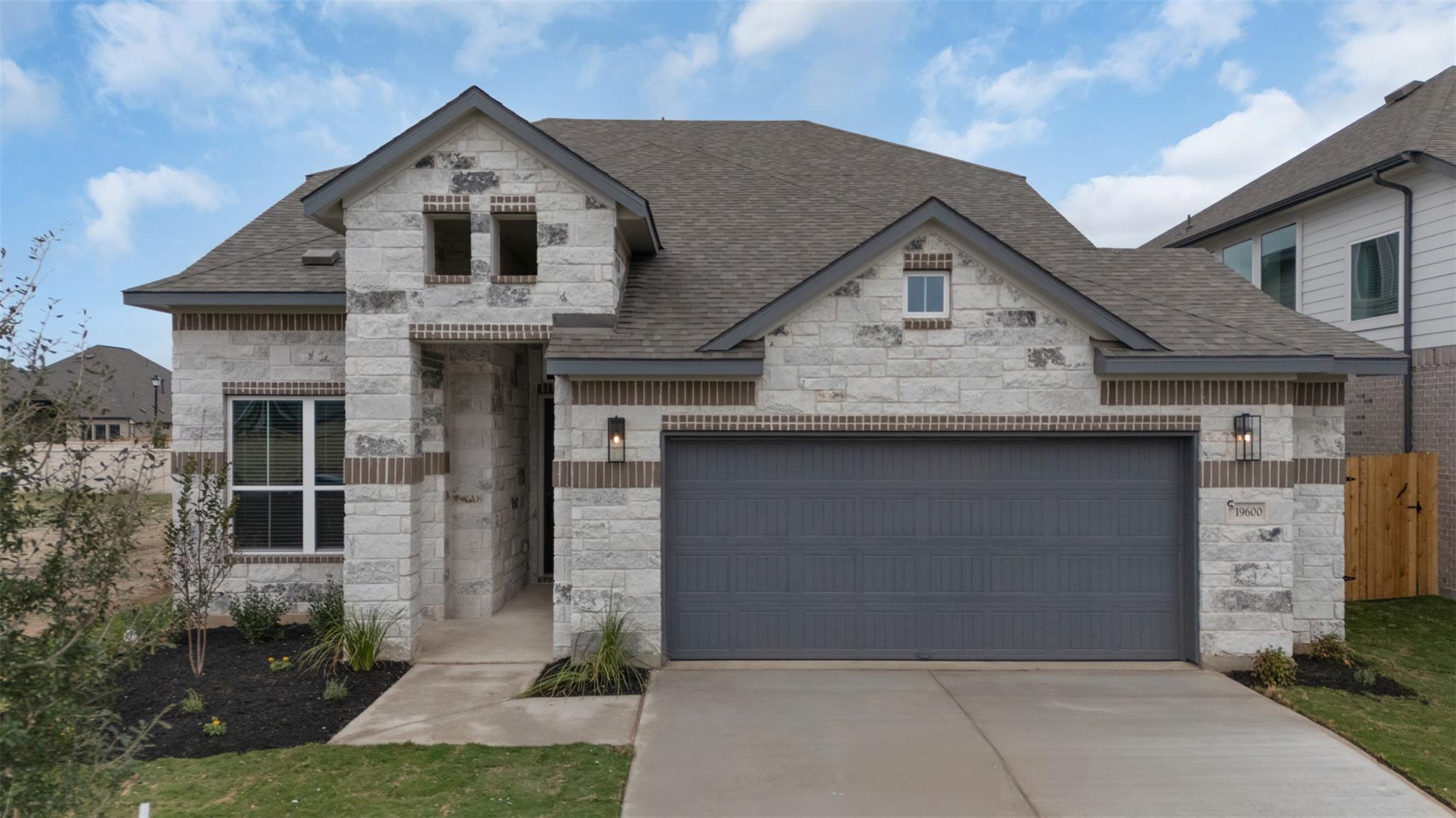 1032  Stonehill Dr in Georgetown