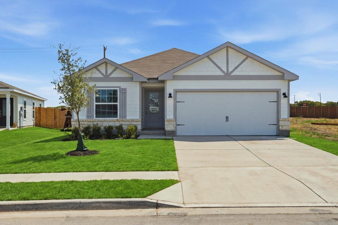 217 W Luna Blue Ln in Jarrell