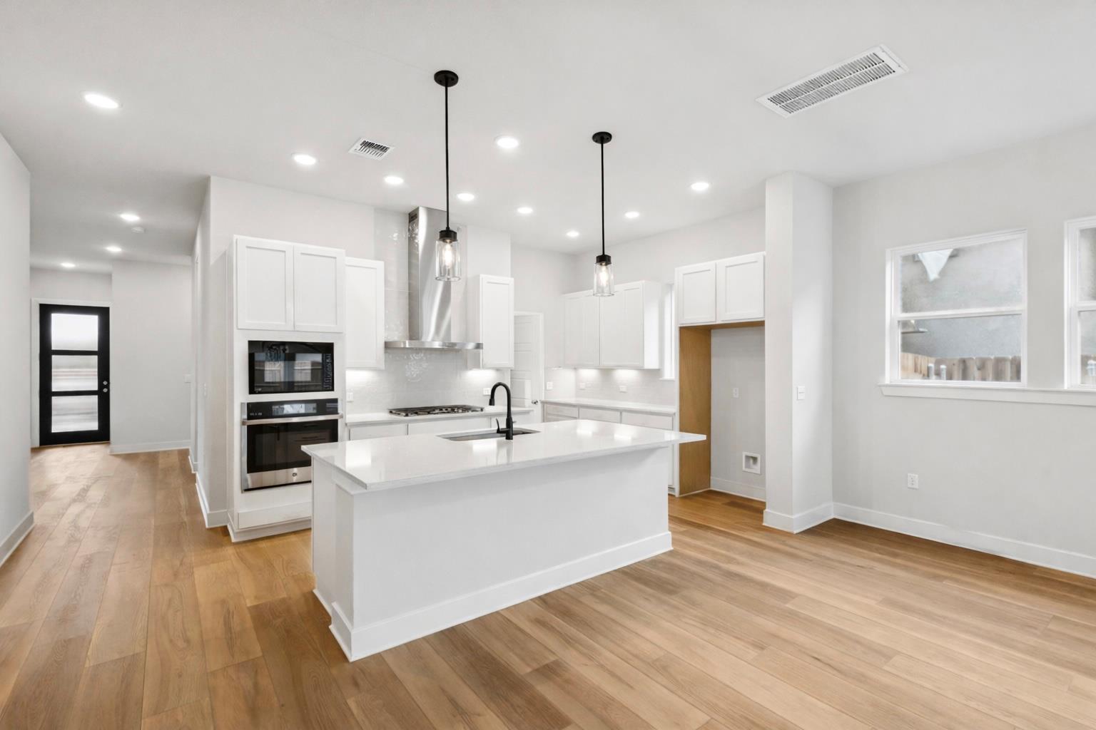937 Teeler Ln, Leander, TX — South Brook by David Weekley Homes — thumbnail 2